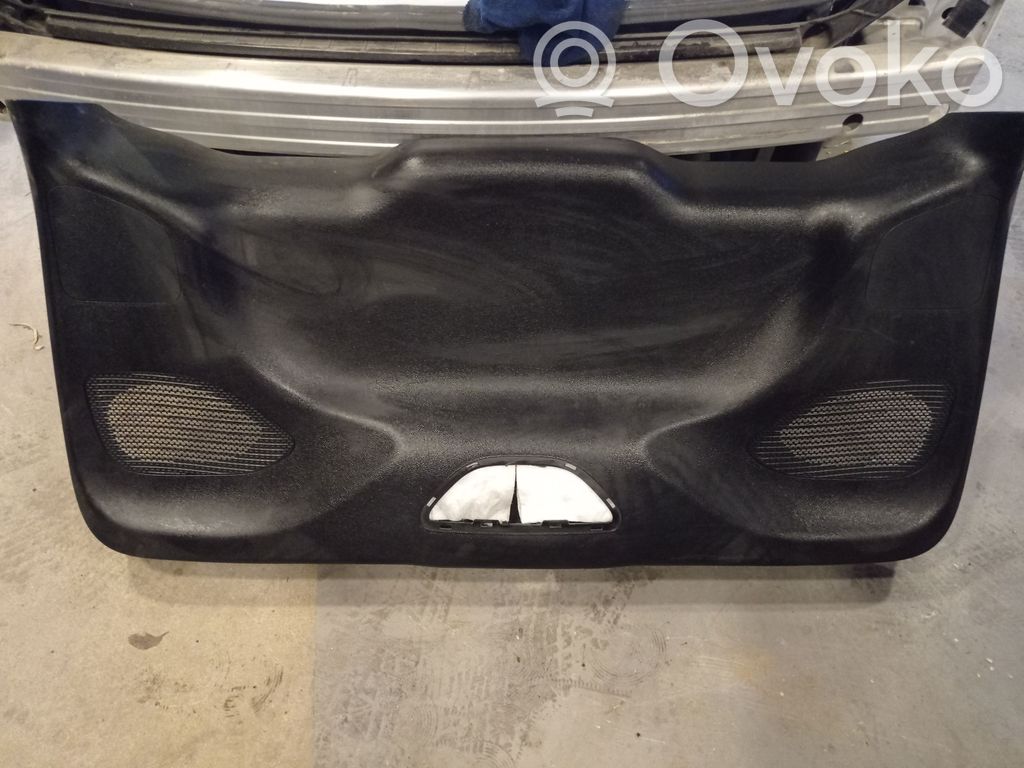 Chrysler Pacifica Tailgate/boot lid cover trim 