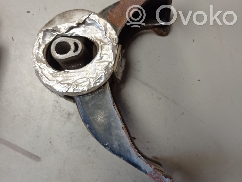 Chrysler Town & Country V Engine mount bracket 