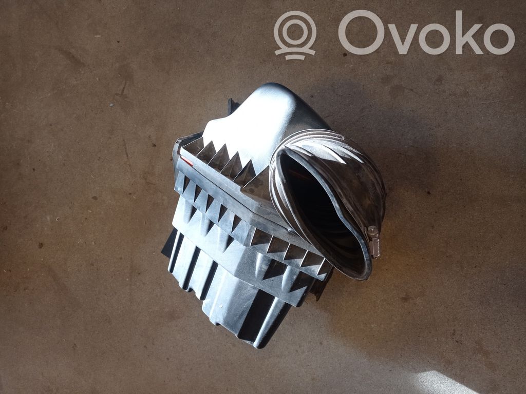 Chrysler Pacifica Air filter box 