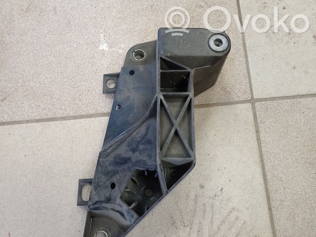 Chrysler Pacifica Radiator mount bracket 