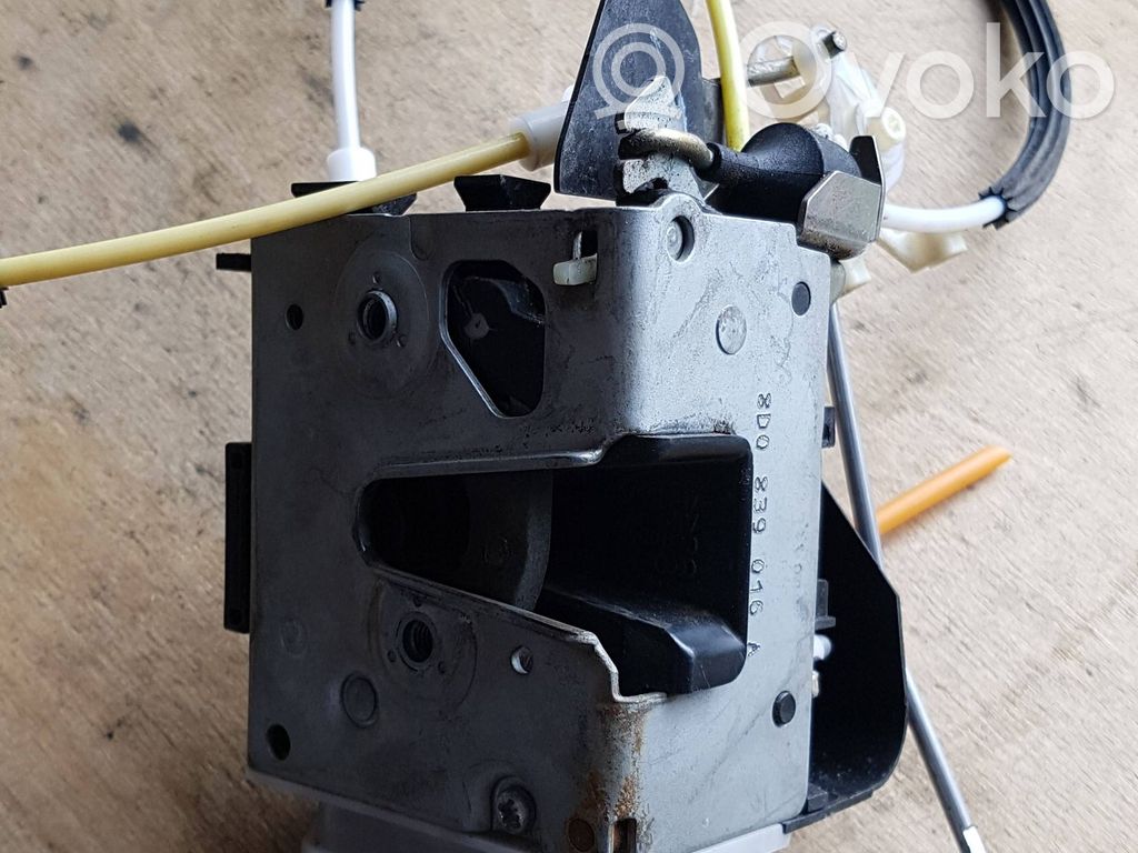 Front door lock   8D0839016A
