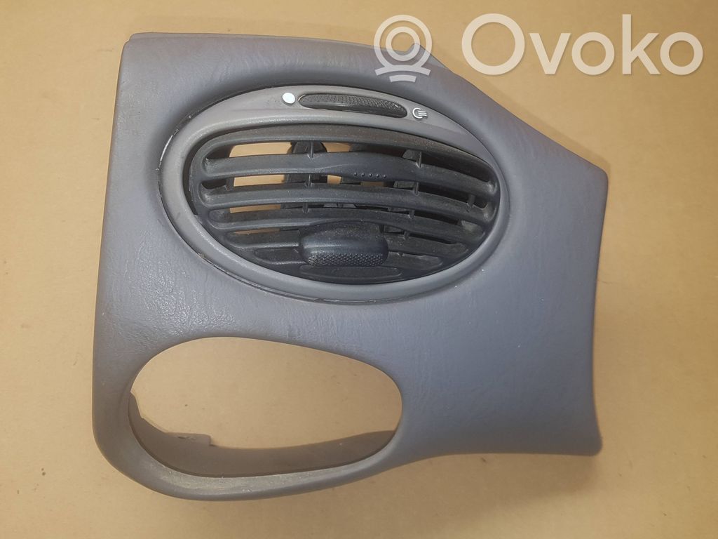 Ford Focus Centrinės oro grotelės 