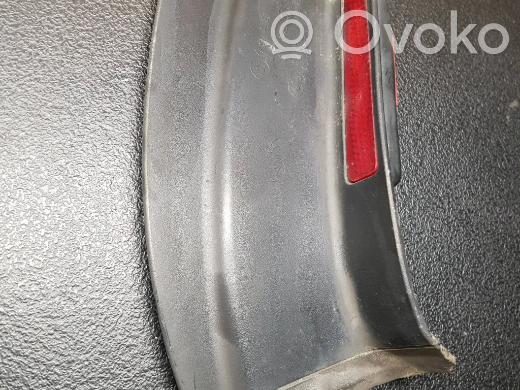 Volkswagen PASSAT B6 Reflector spate 