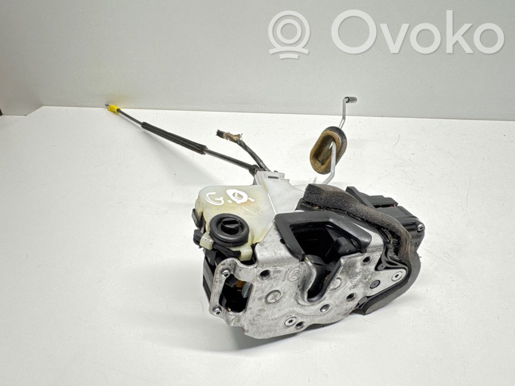 Opel Astra J Rear door lock 