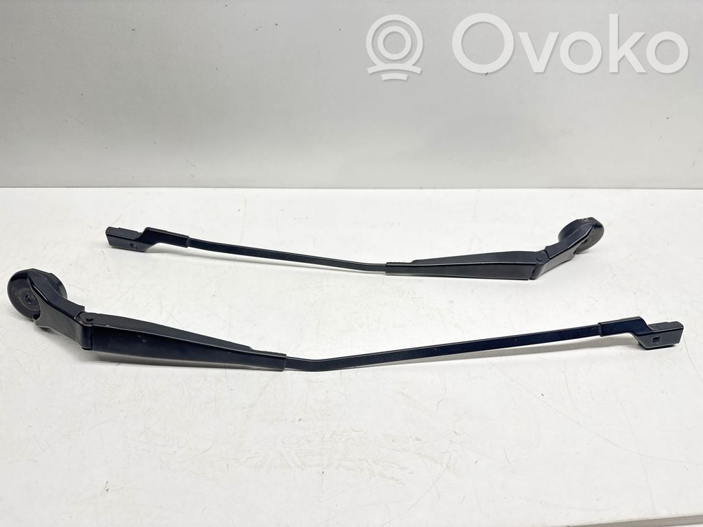 Citroen C4 II Picasso Brazo del limpiaparabrisas delantero 