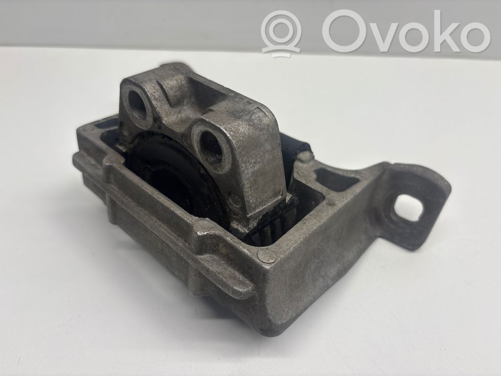 Ford Focus Engine mount bracket 