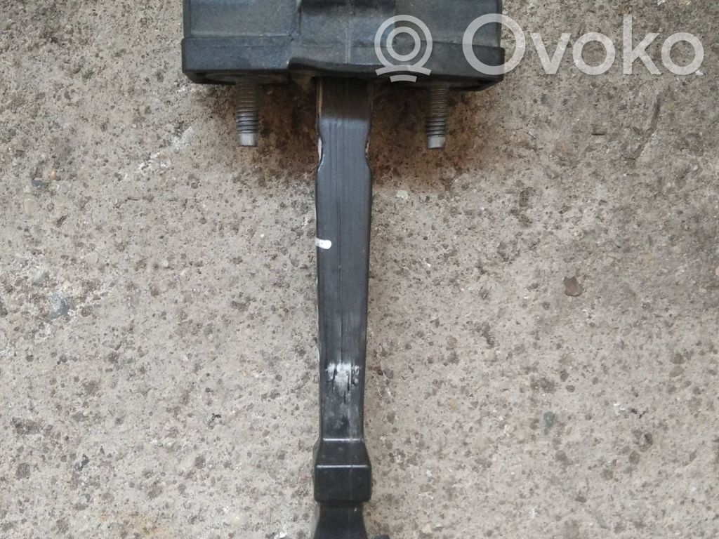 Renault Clio IV Takaoven pidätin 