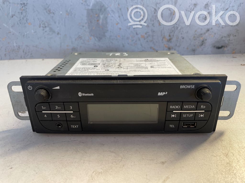 Renault Trafic III (X82) Radio/CD/DVD/GPS head unit 