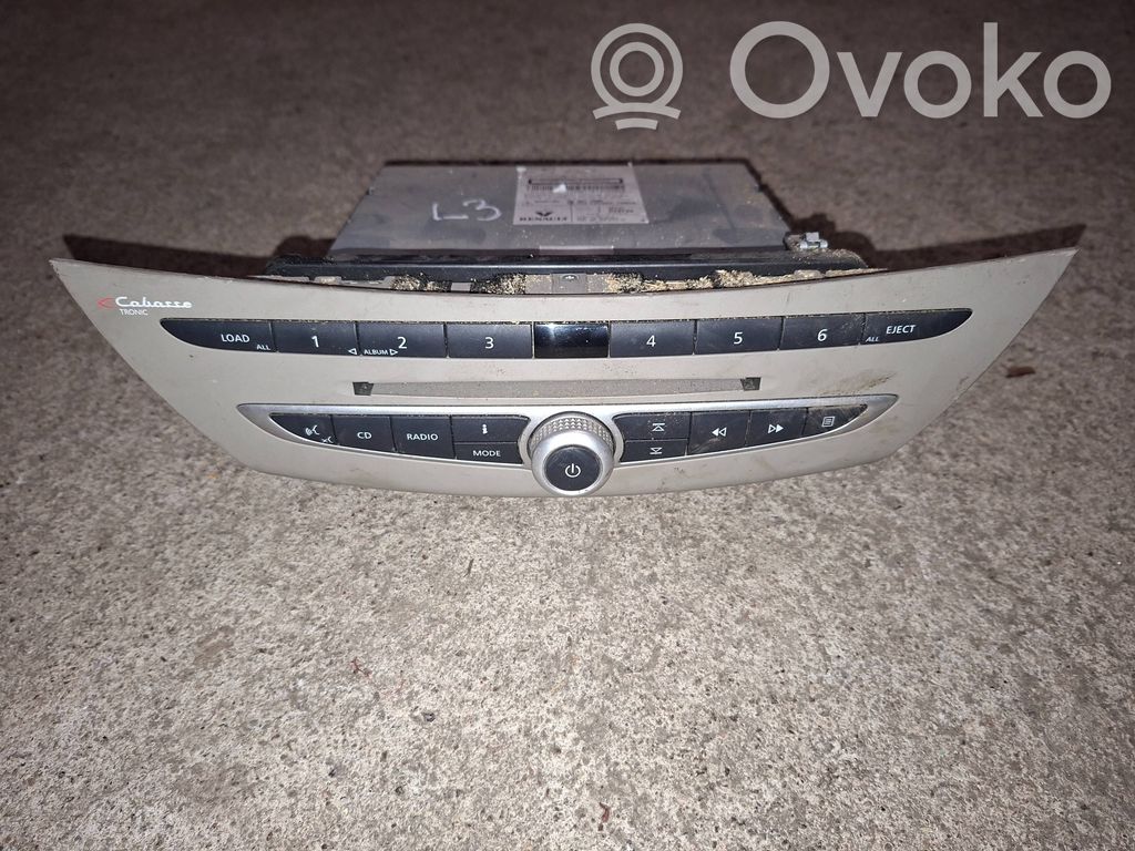 Renault Laguna III Panel / Radioodtwarzacz CD/DVD/GPS 