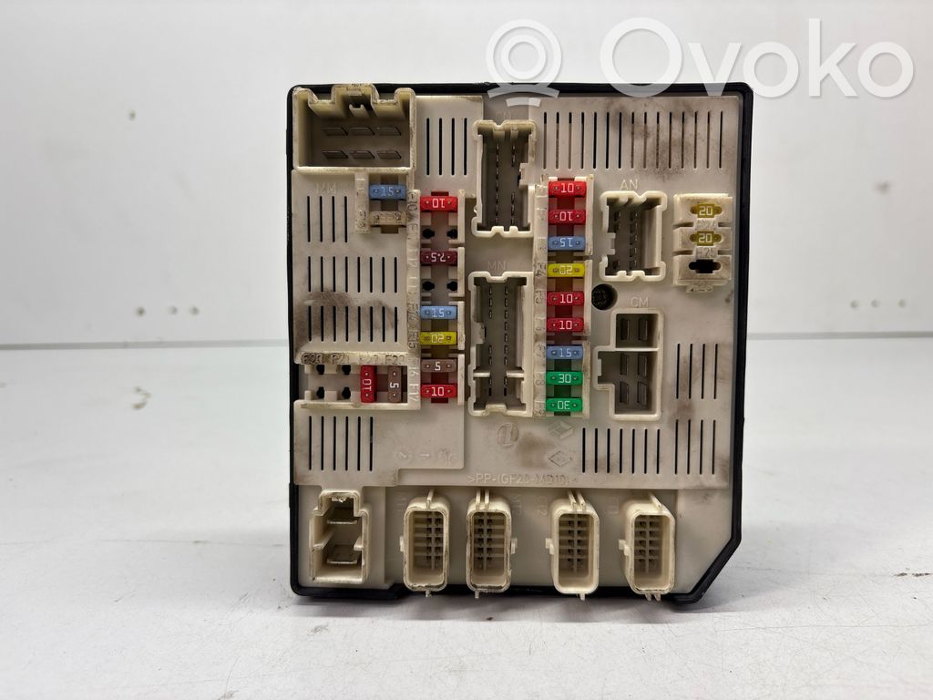 Renault Laguna III Fuse module 