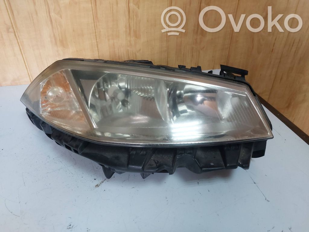 Renault Megane II Lampa przednia 