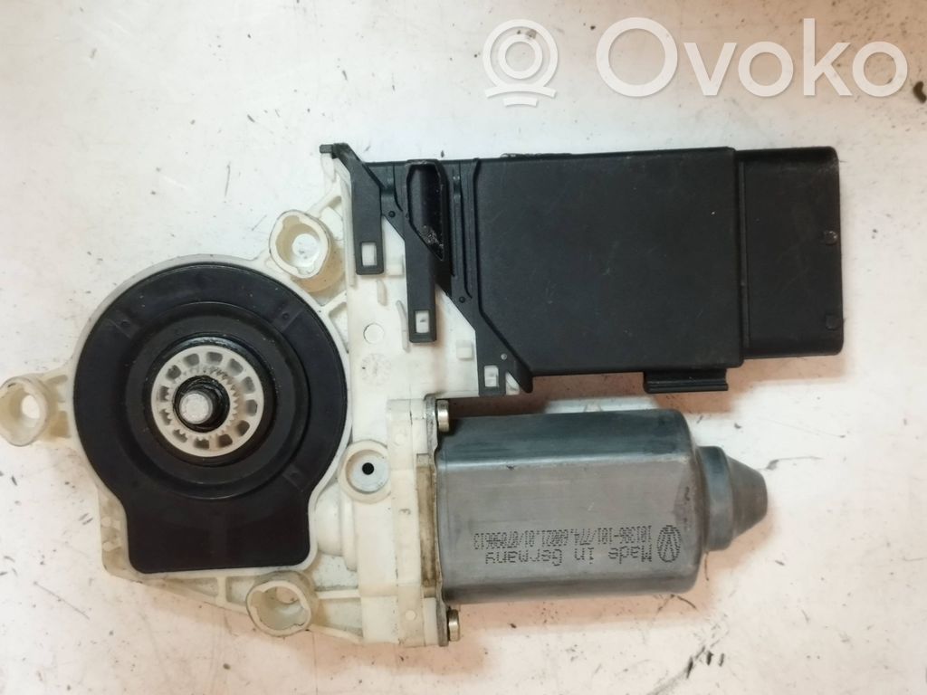 Volkswagen Golf IV Priekinio lango pakelėjo varikliukas 