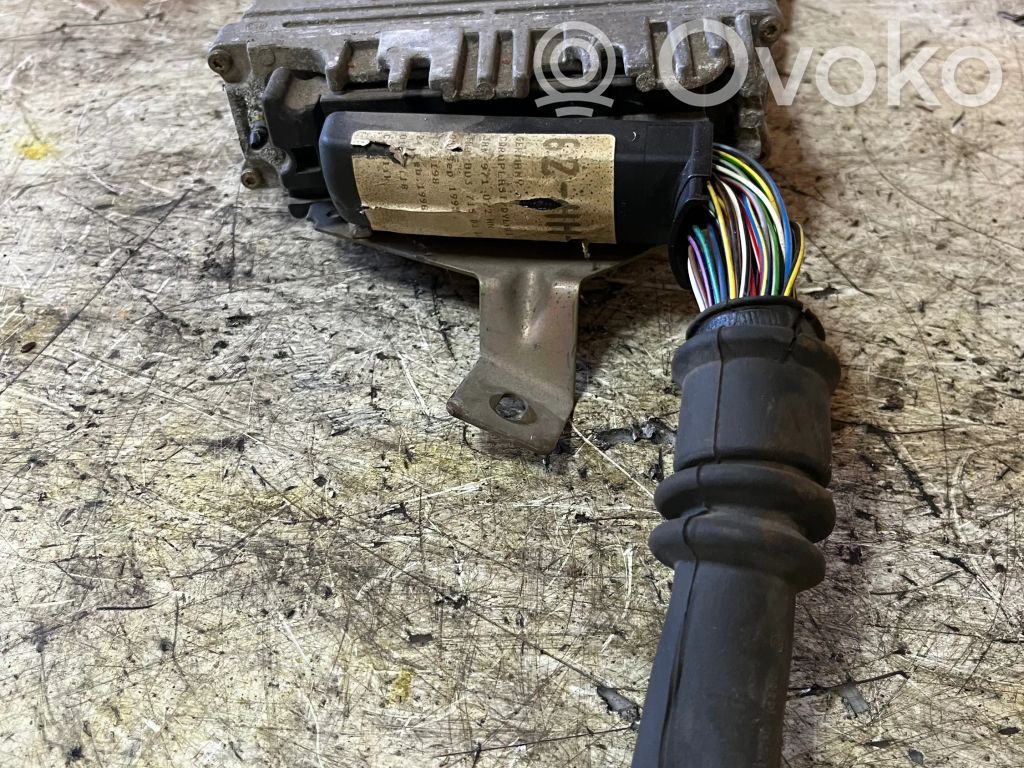 Volkswagen PASSAT B4 Engine control unit/module 