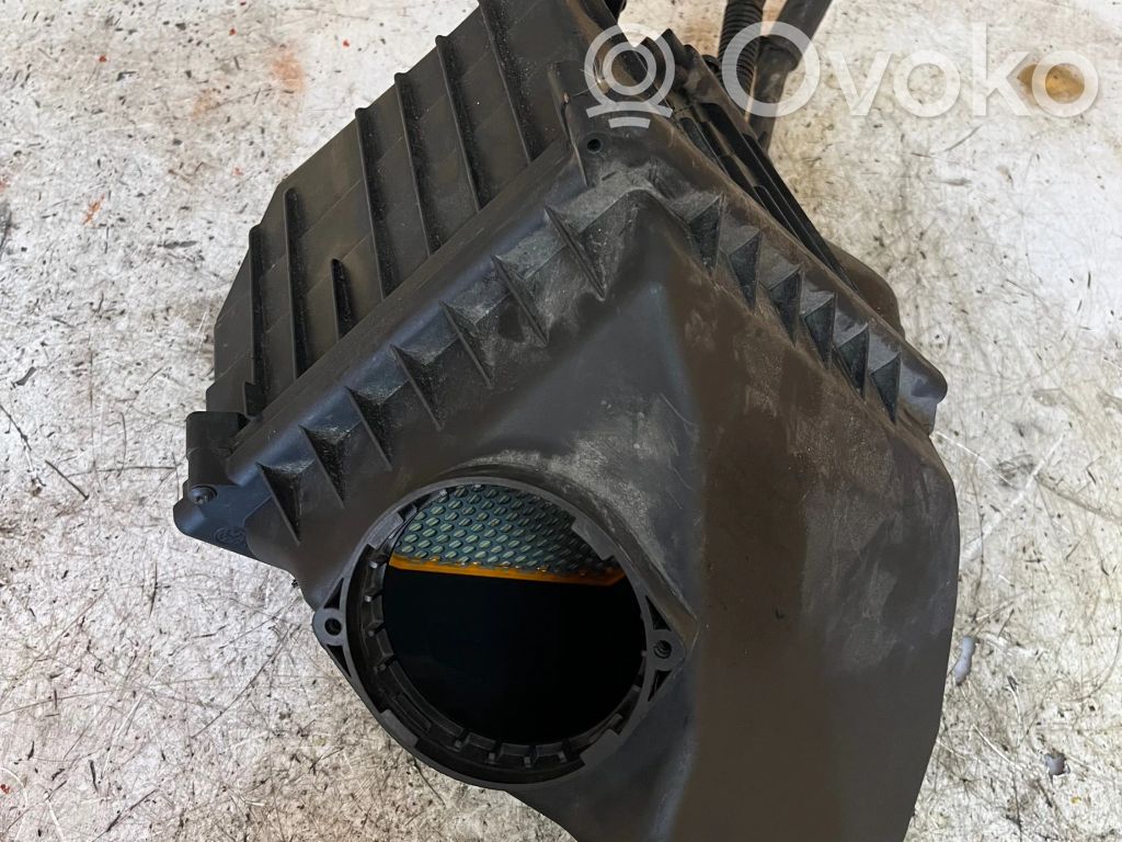 Volkswagen Phaeton Air filter box 