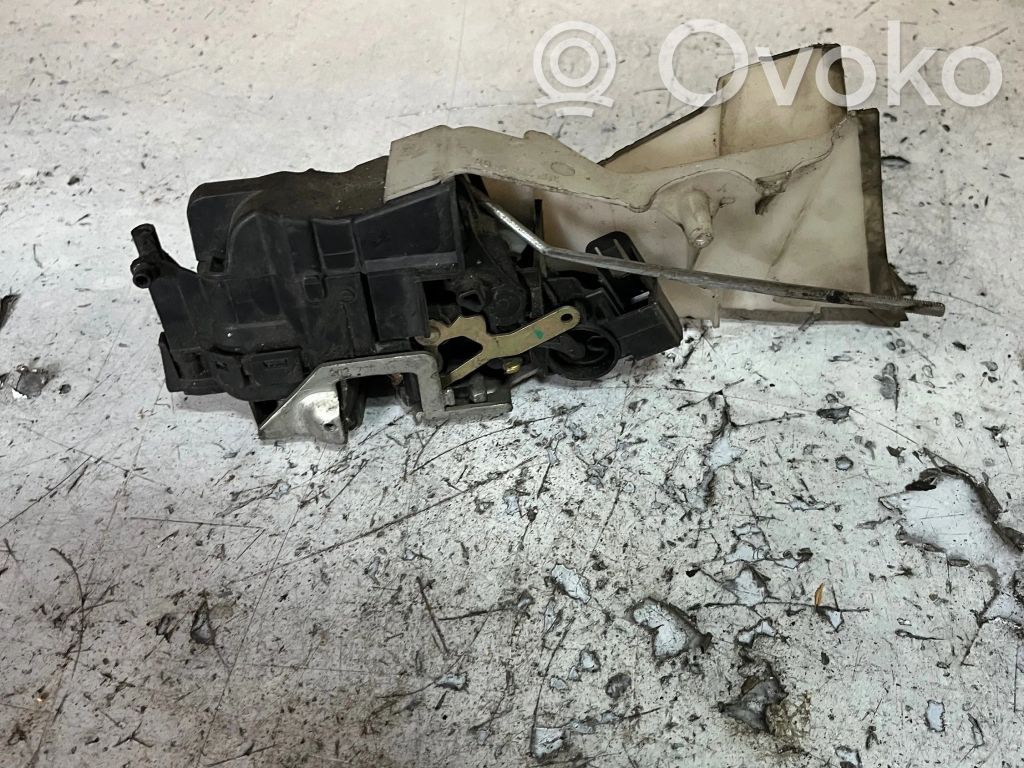 Mercedes-Benz E W210 Zamek drzwi przednich 