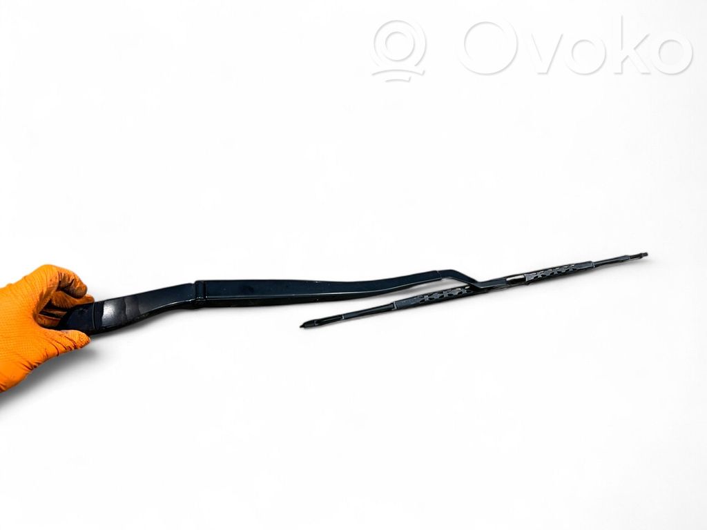 Dodge Durango III Front wiper blade arm 