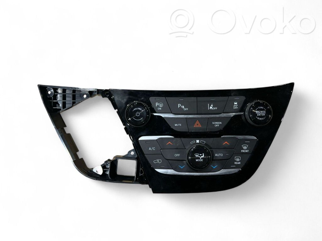 Chrysler Pacifica Climate control unit 