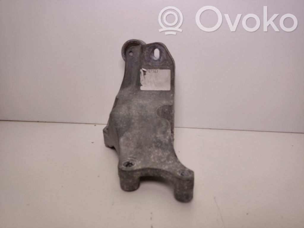 Engine mounting bracket   X05302A