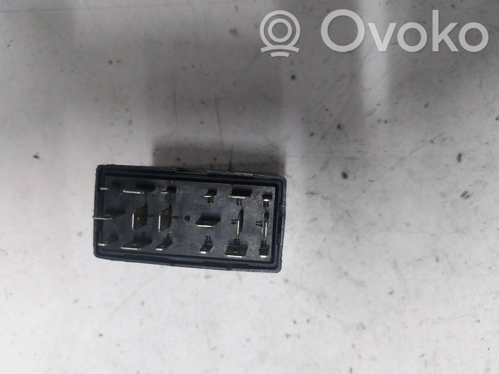 Audi A8 S8 D2 4D Alte relee 