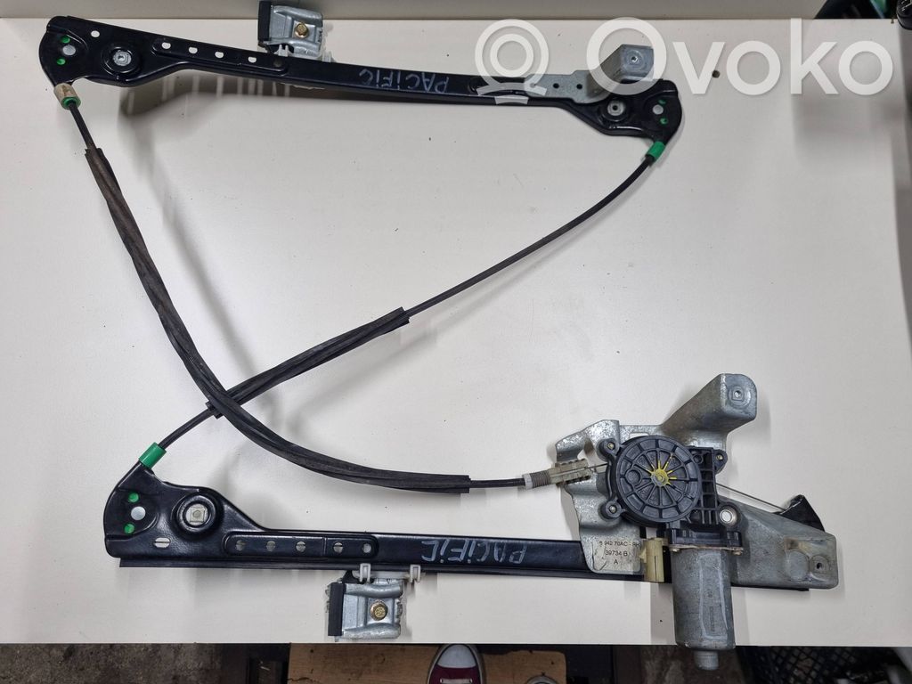 Chrysler Pacifica Front door window regulator with motor 