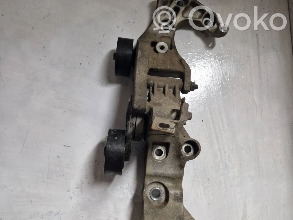 Opel Meriva B Soporte del alternador 