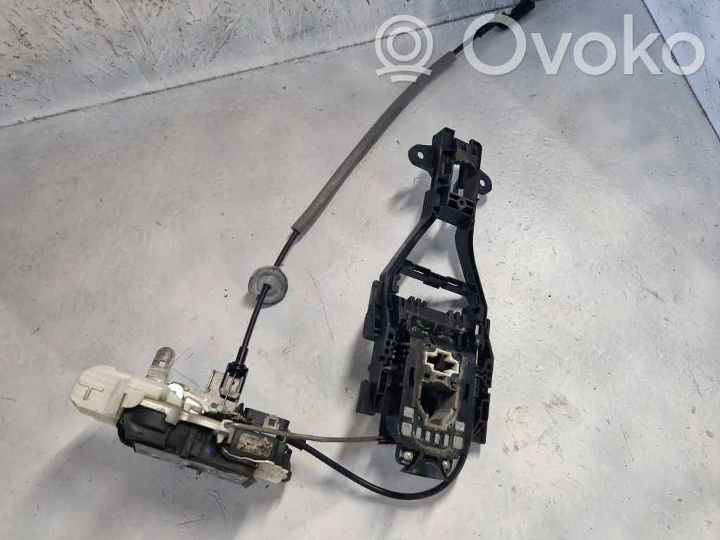 Volvo V40 Front door lock 