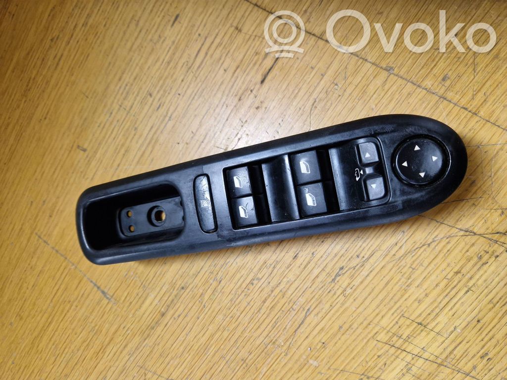 Peugeot 407 Electric window control switch 