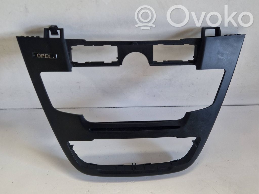 Opel Insignia A Konsola środkowa / Radio / GPS 
