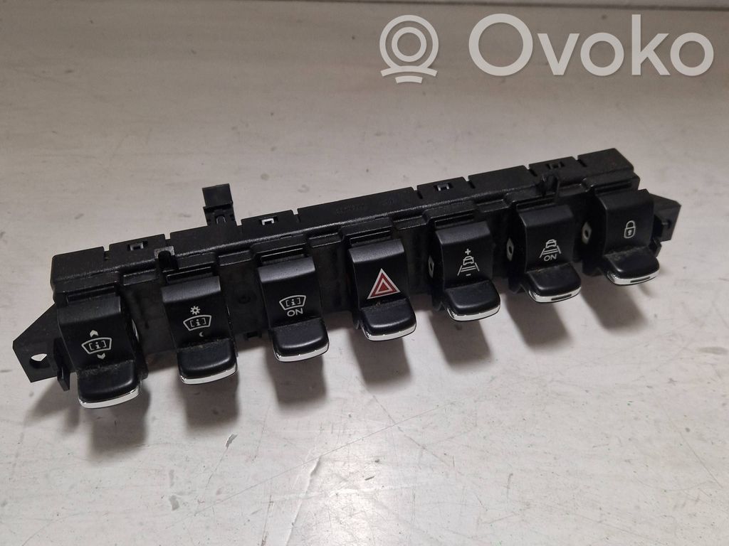 Peugeot 3008 I Un conjunto de interruptores 
