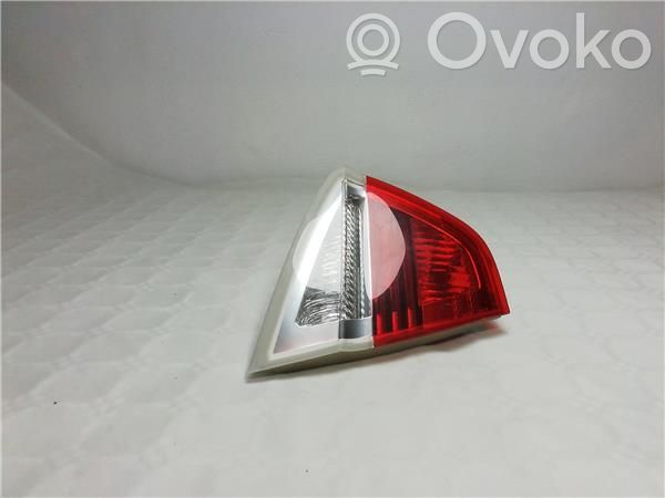 BMW 3 E90 E91 Takavalon polttimo 
