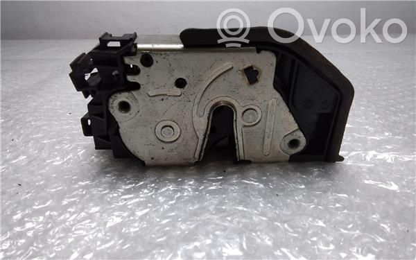 Rear door lock   7167075