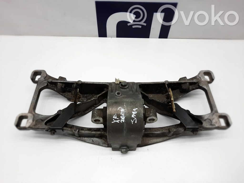 Jaguar XF X250 Gearbox mounting bracket 