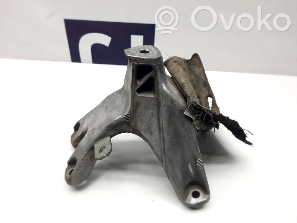 Audi Q5 SQ5 8R Engine mounting bracket 