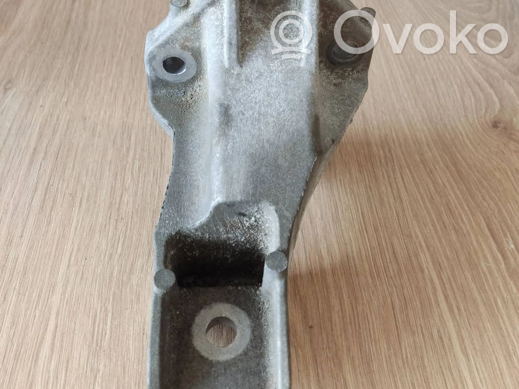Land Rover Range Rover Sport L494 Engine mounting bracket 
