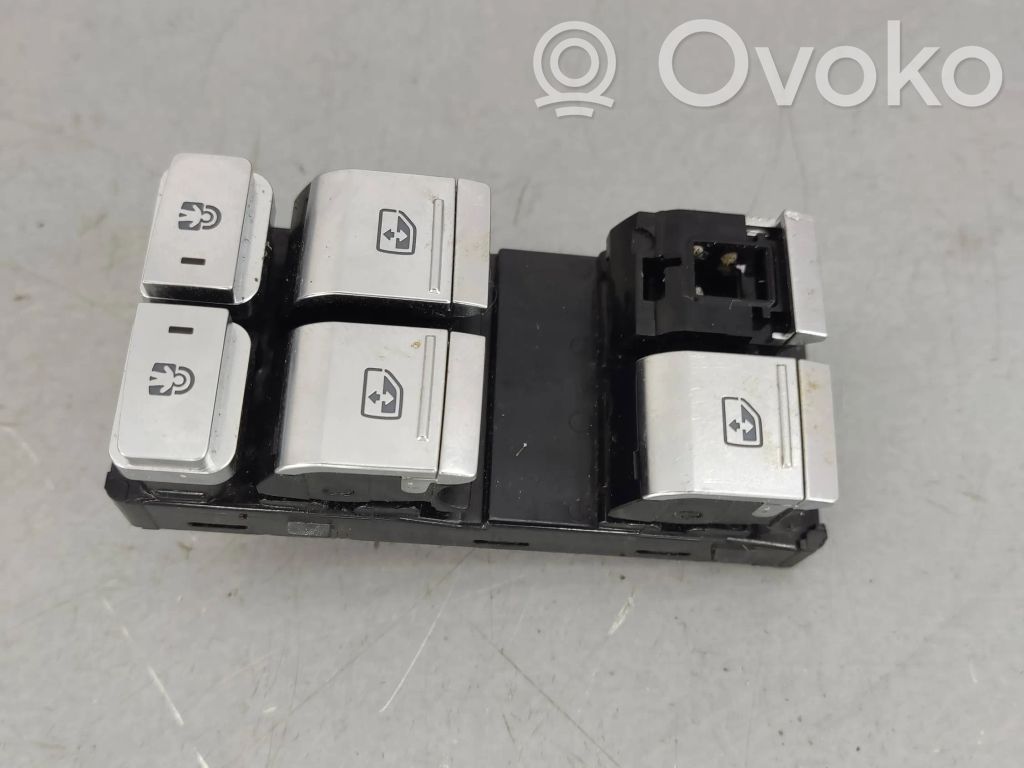 Audi RS6 C8 Electric window control switch 