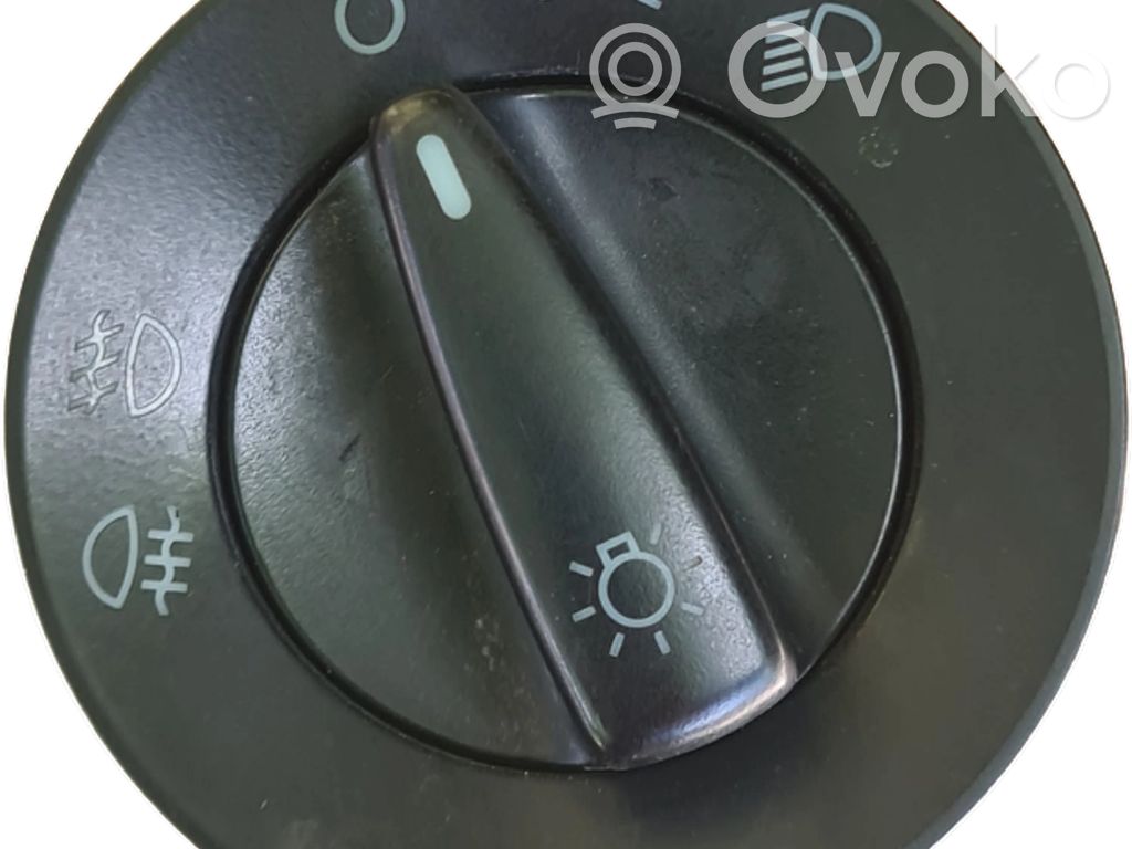 Skoda Fabia Mk2 (5J) Light switch 