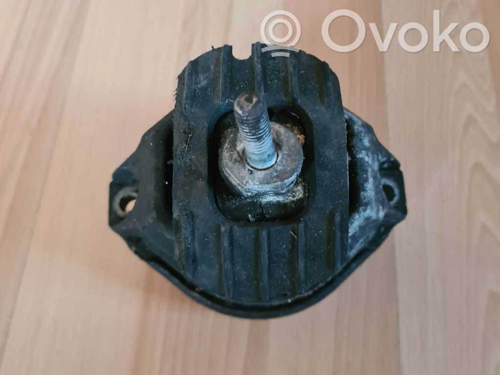 BMW 5 E60 E61 Variklio pagalvė 