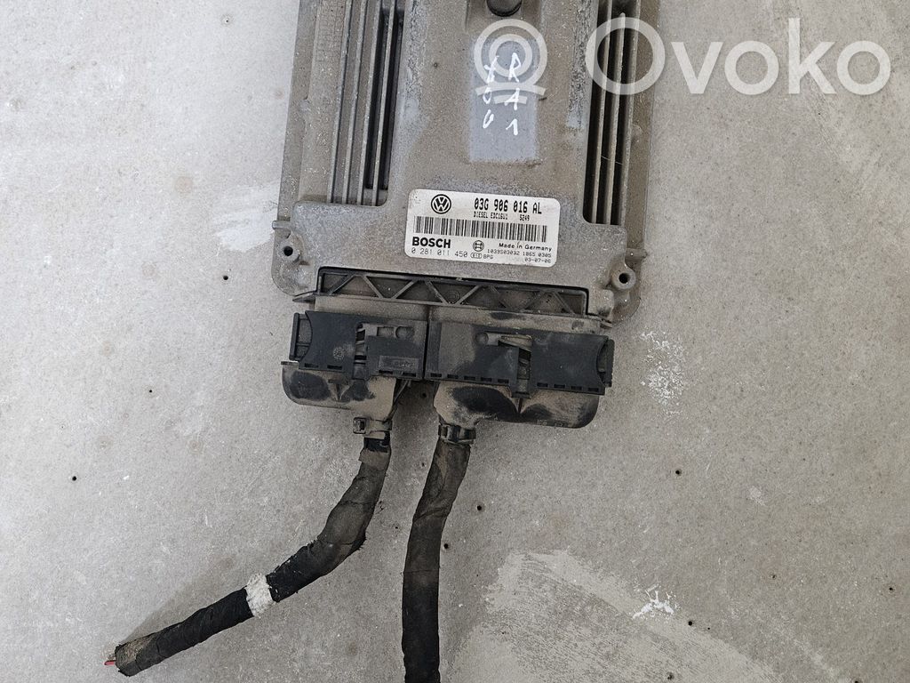 Volkswagen Touran I Engine control unit/module 