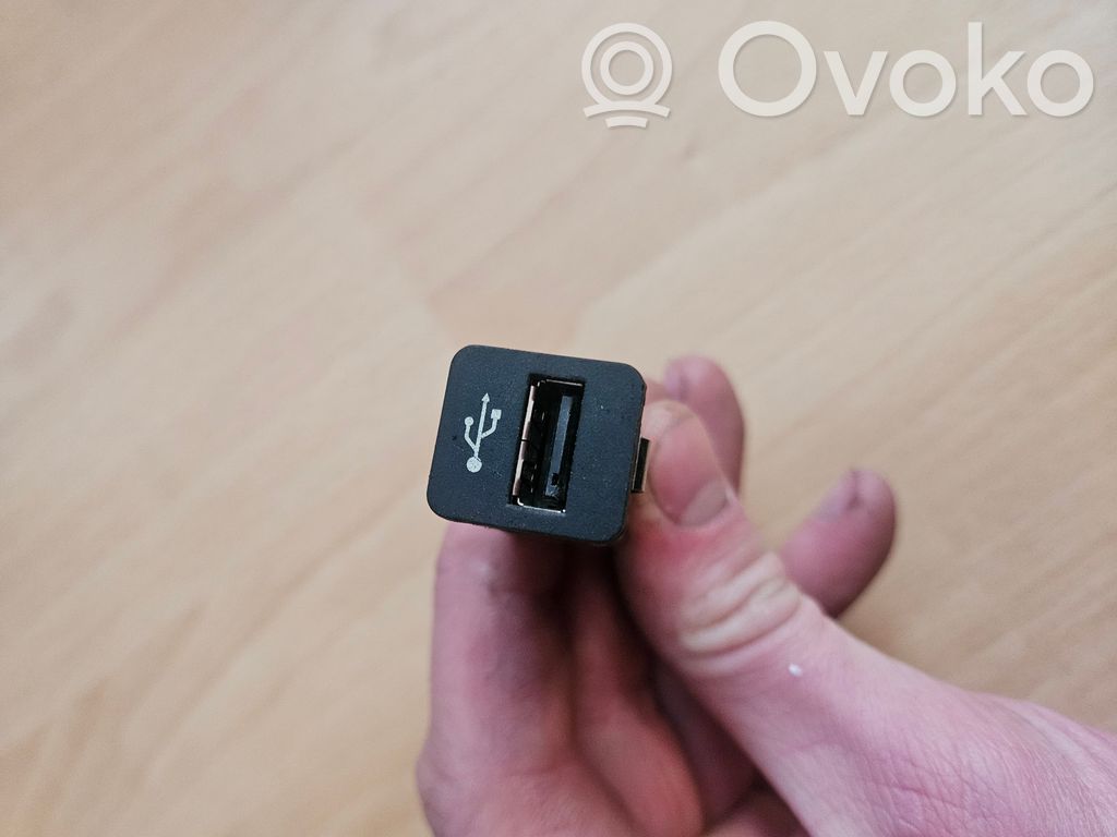 BMW 5 E60 E61 Разъем USB 