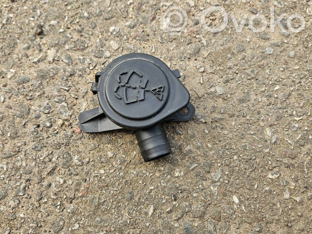 BMW 4 F32 F33 Logu šķidruma tvertnes aizpildīšanas caurule 
