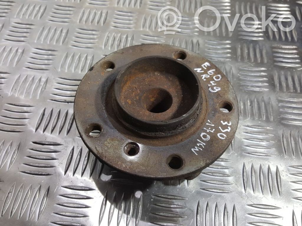 Front wheel hub
