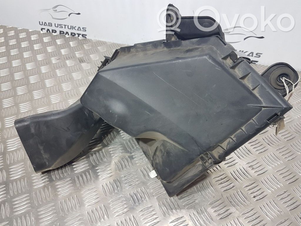 BMW 1 E81 E87 Air filter box 