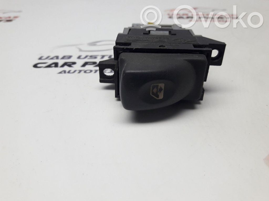 Renault Laguna I Electric window control switch 
