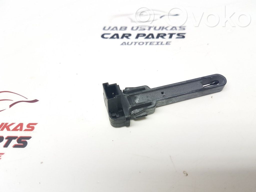 Interior temperature sensor   6930015