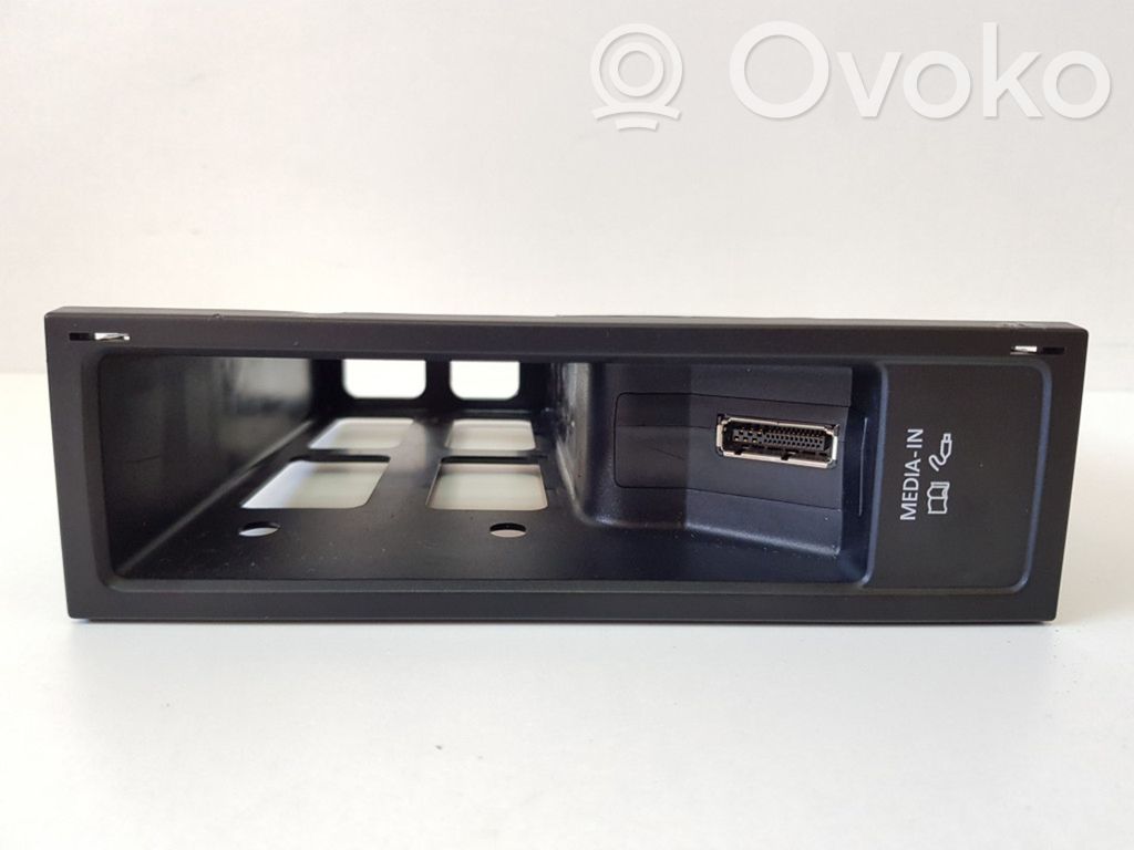 Volkswagen Golf VI Multimediju kontrolieris 