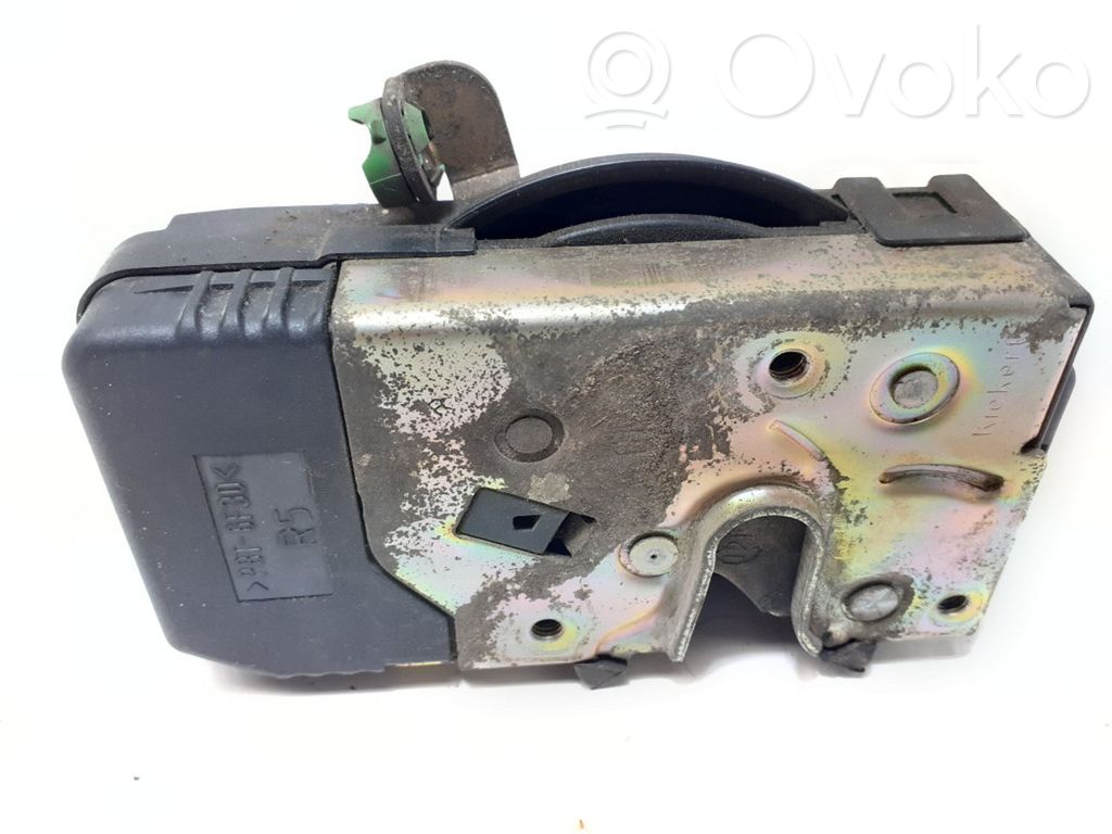 Opel Astra G Priekšpusē slēdzene 