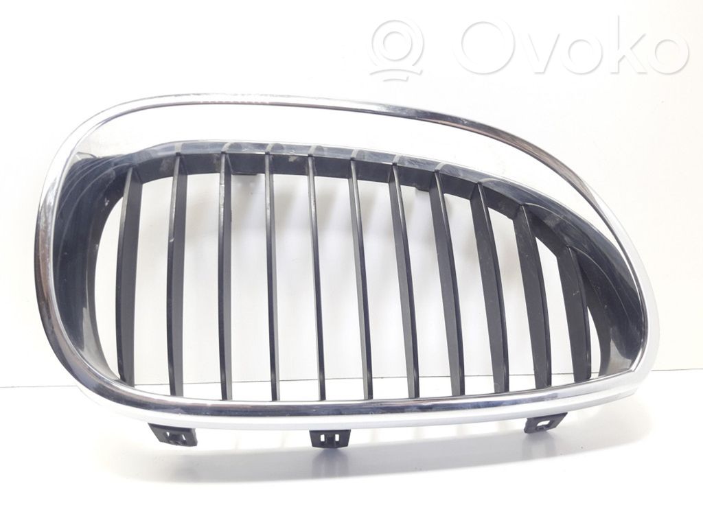 BMW 5 E60 E61 Augšējais režģis 