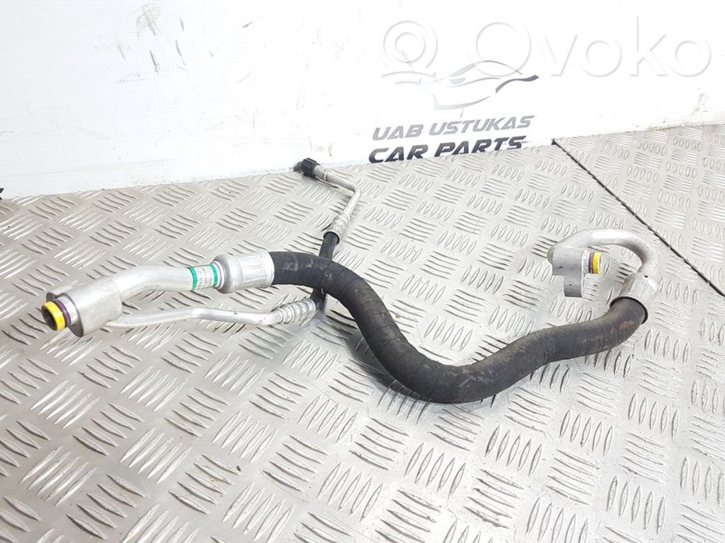 BMW 1 E81 E87 Ilmastointilaitteen putki (A/C) 