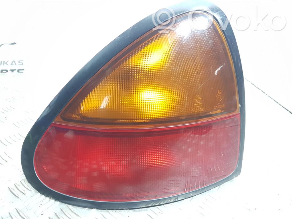 Mazda 323 Luz trasera/de freno 