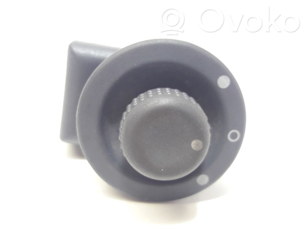 Renault Clio II Wing mirror switch 
